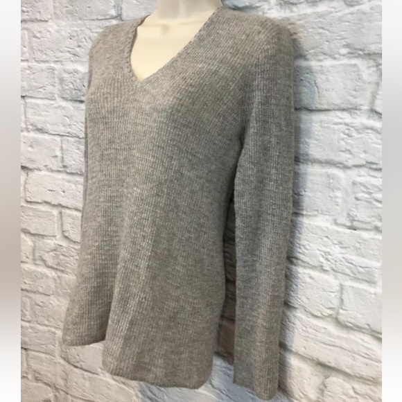 TOMORROWLAND Women's Gray Light Weight V-Neck Ribbed Cashmere Sweater Sz Small - Picture 4 of 8
